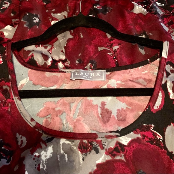 127 LAURA PLUS floral stretch top - Picture 4 of 5